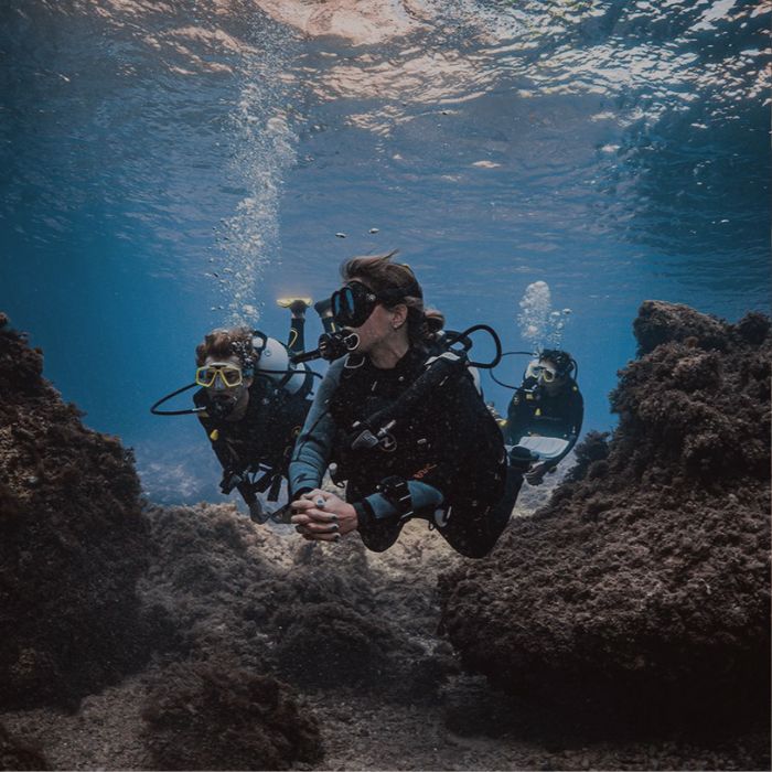 Divers discovering the underwater world with Aqualung dive gear