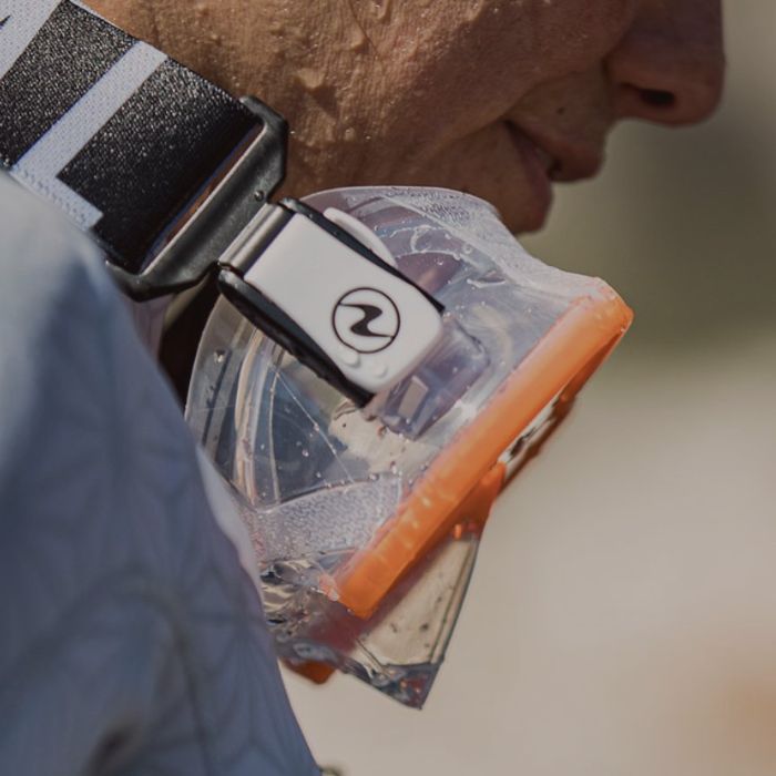 Diver wearing Aqualung Plazma dive mask